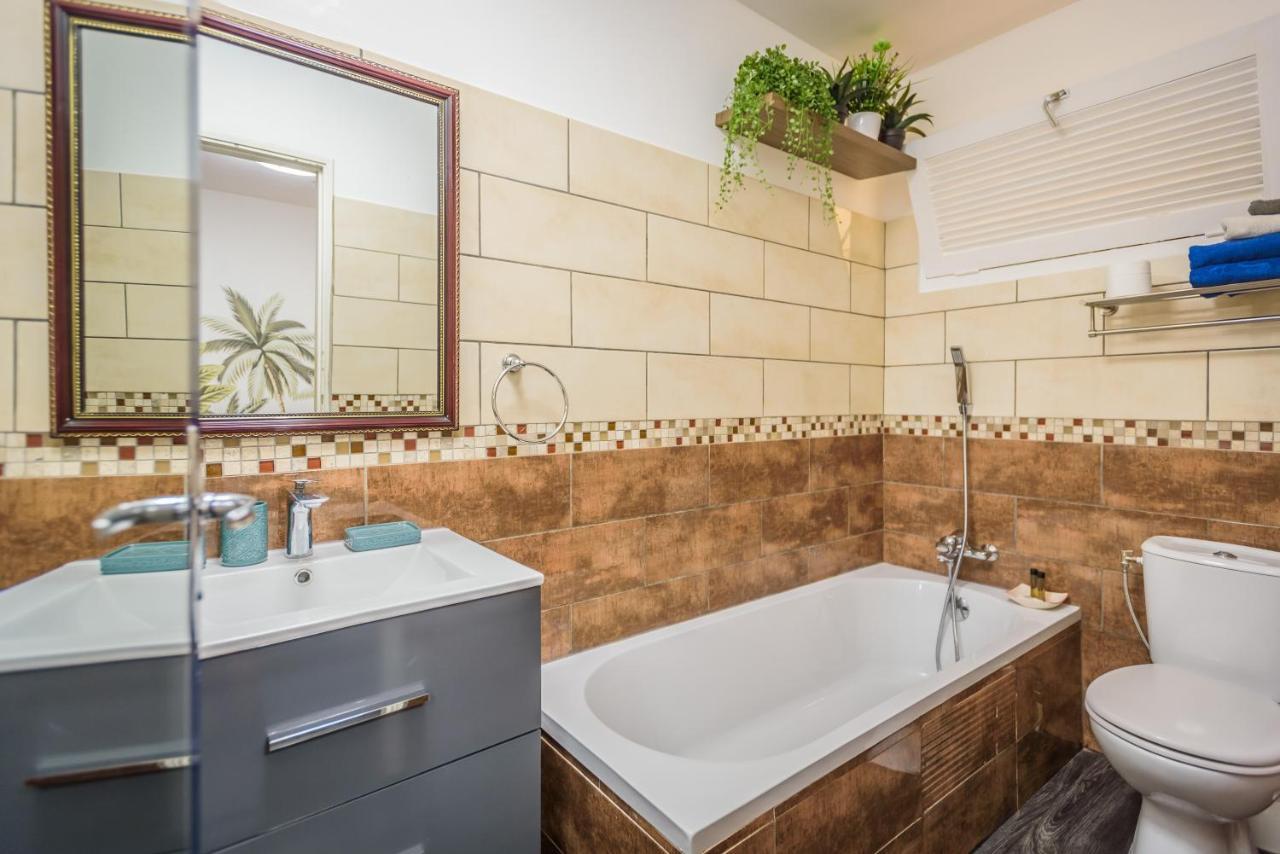 Appartements Et Chambres En Coeur De Ville Saint-Denis - Entree Autonome - Check In 14H30- Экстерьер фото